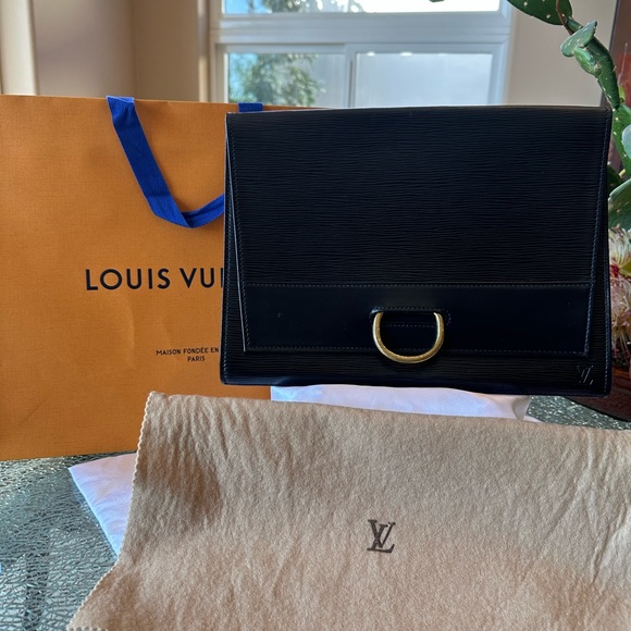 Louis Vuitton Epi Jena Clutch, Black, W/ dust bag, LB box & LV Gift bag. - Picture 2 of 16